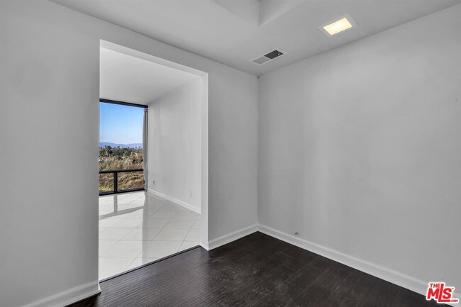 Building Photo - 4316 Marina City Dr