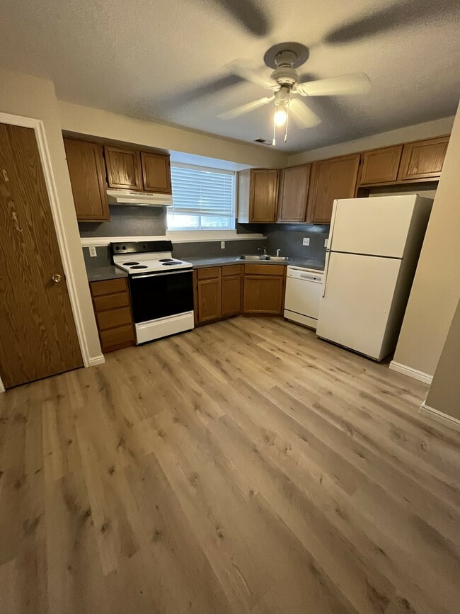 Building Photo - 3320 S 1570 E