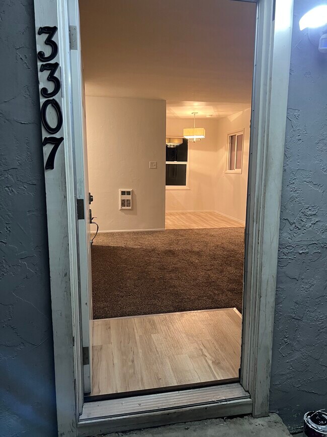 Entry - 3307 Helix St