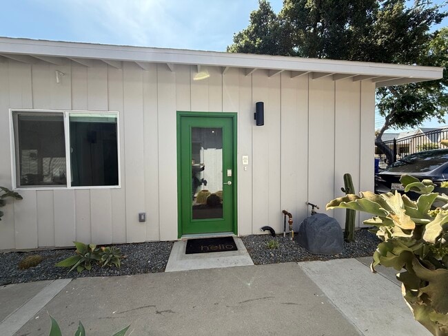 Building Photo - 646 Hazel Ave