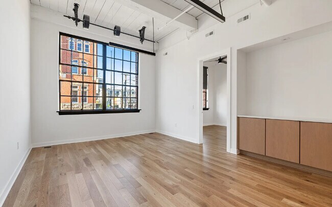 Foto del edificio - Broom Factory Lofts