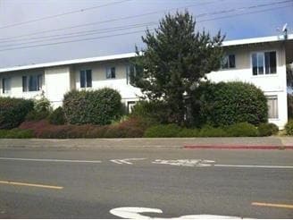 Primary Photo - 322 E Redwood Ave