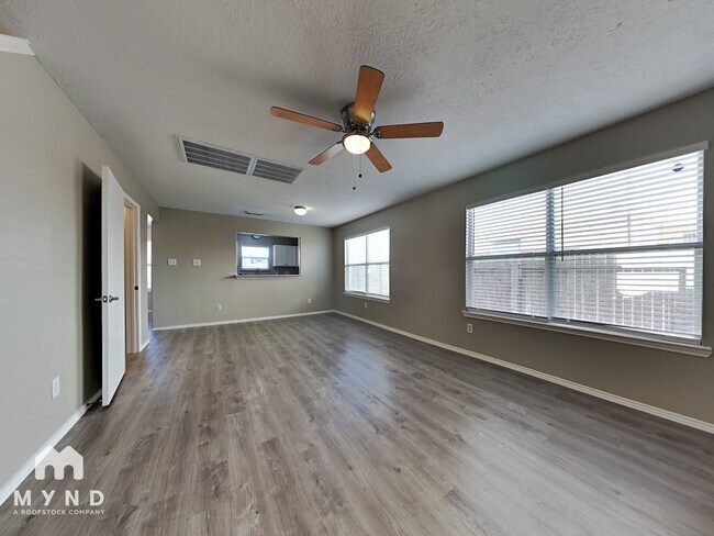 Foto del edificio - 9027 Farm Ridge Ln