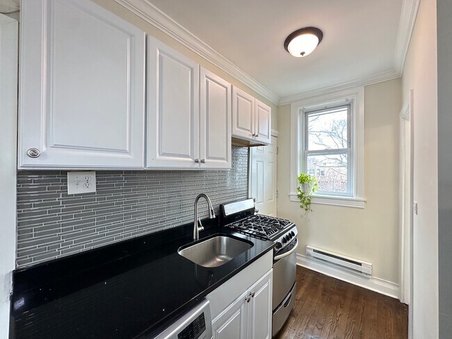 Foto del edificio - 644 W Roscoe St