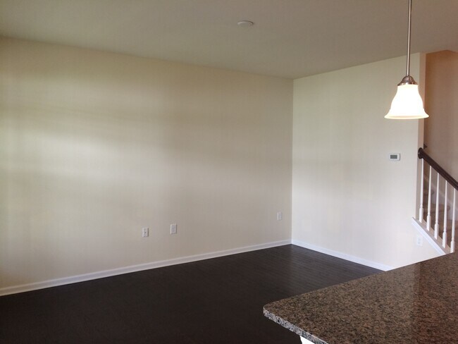 Foto del edificio - Beautiful 3 bedroom 2.5 Bath  Townhome w/ 1-Car Garage in Weatherfield, Cary. May 7th!