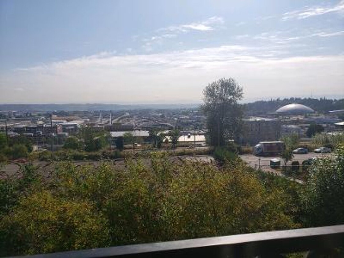 Foto principal - Down Town Tacoma Condo/Town House! Gas Lam...