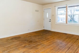 Building Photo - 606 Paris Ct