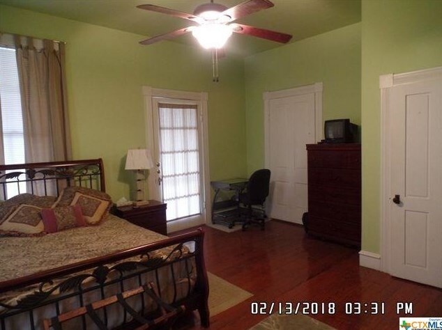 Bedroom - 101 N De Leon St