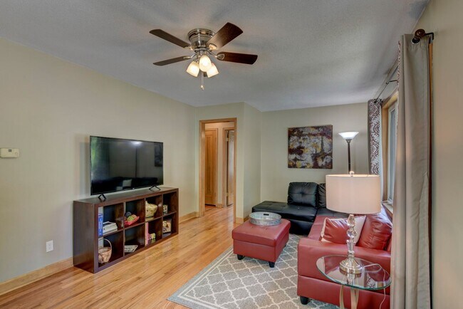 Foto del edificio - 2 Bedroom in Aksarben