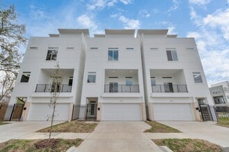 Building Photo - 2706 Dennis St