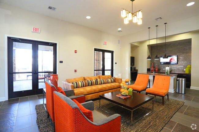 Villas at Sienna -Clubhouse Lounge + Cafe - Villas at Sienna