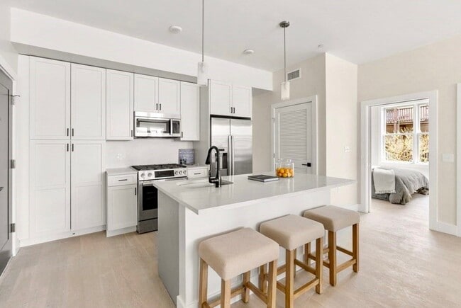 Photo - 425 Border St Apartments