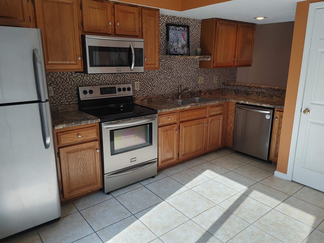 Primary Photo - 724 E Sherwood Hills Dr