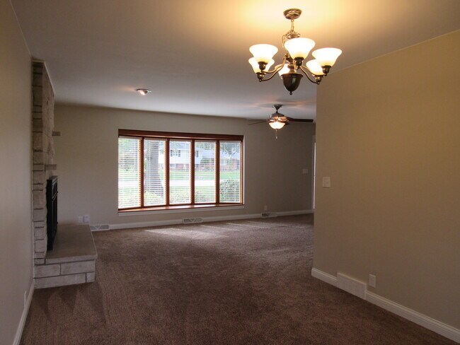 Foto del edificio - 233 Manor Dr