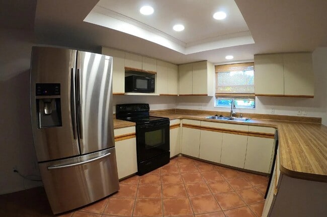Building Photo - 1429 Winkler Ave