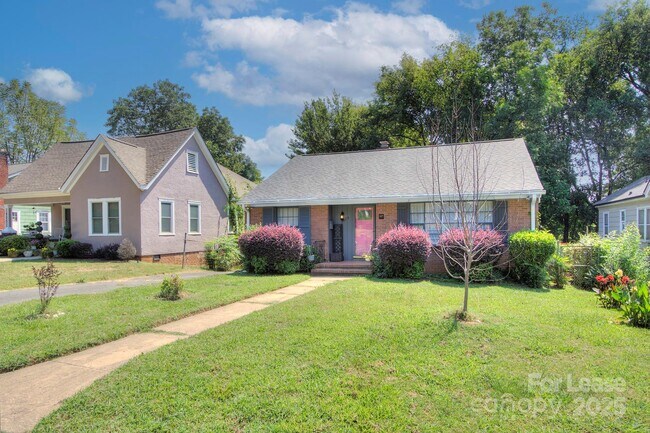 Foto del edificio - 629 Grandin Rd