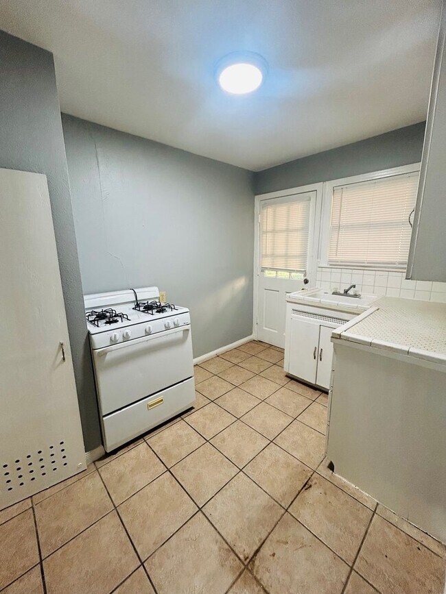 Building Photo - 1112 N 34th St