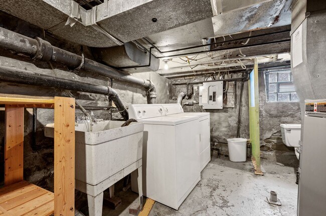 Foto del edificio - Updated 2 Bed 1 Bath Home With a Loft in Bloomfield - Available NOW!