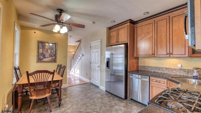 Building Photo - 403 Oak Ter