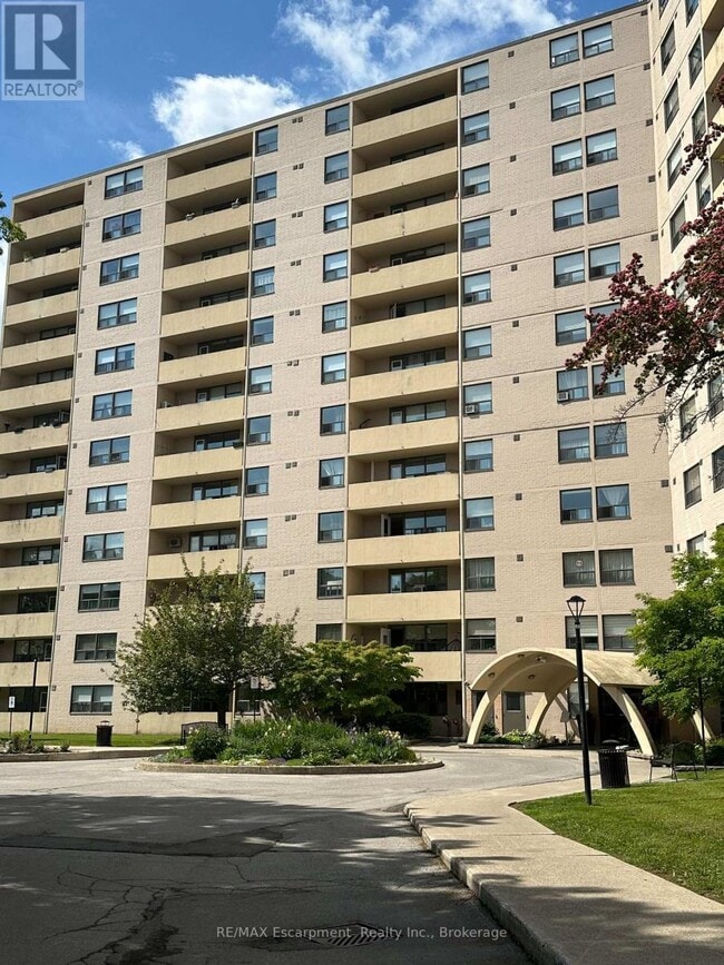Building Photo - 700-1700 Dynes Rd