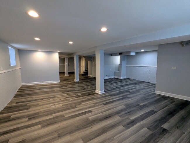 Building Photo - 834 N Kolin Ave
