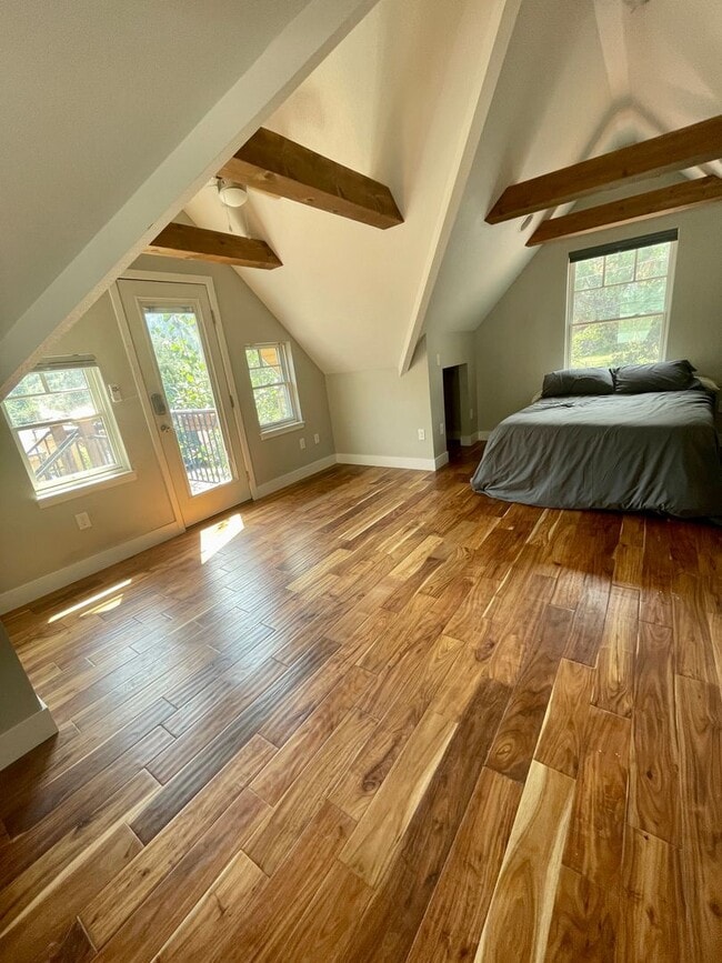 Building Photo - Adorable Garage Studio in beautiful Manitou Springs.