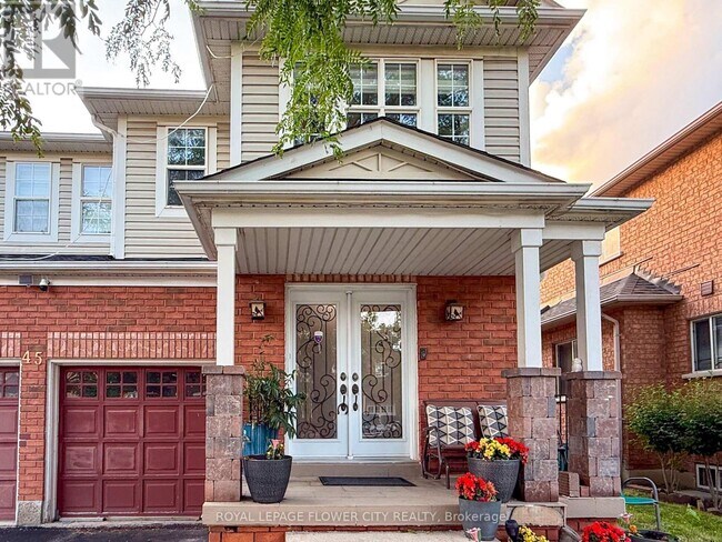 Photo du bâtiment - 45 Charleswood Cir
