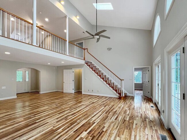 Building Photo - Secluded Near West End 5 bedroom
