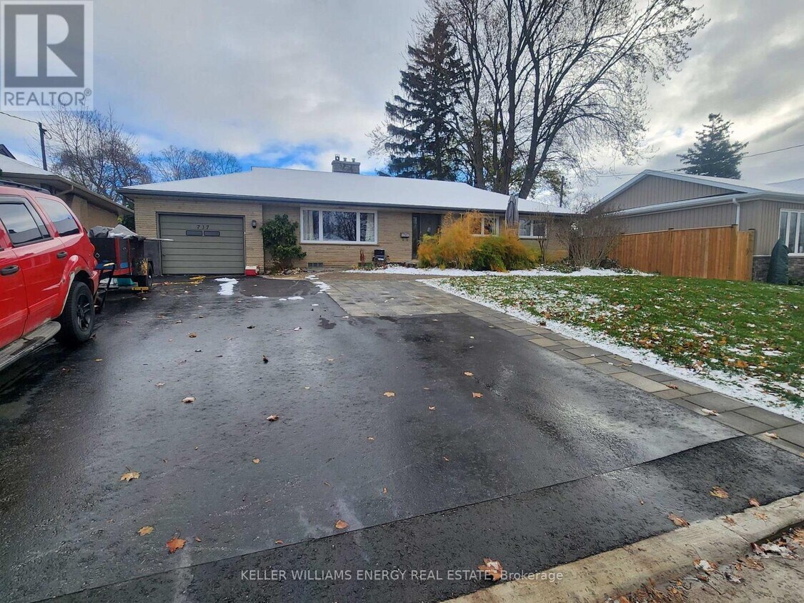 Photo principale - 737 Law St