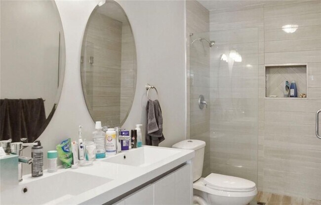 Building Photo - 6980 Roswell Rd