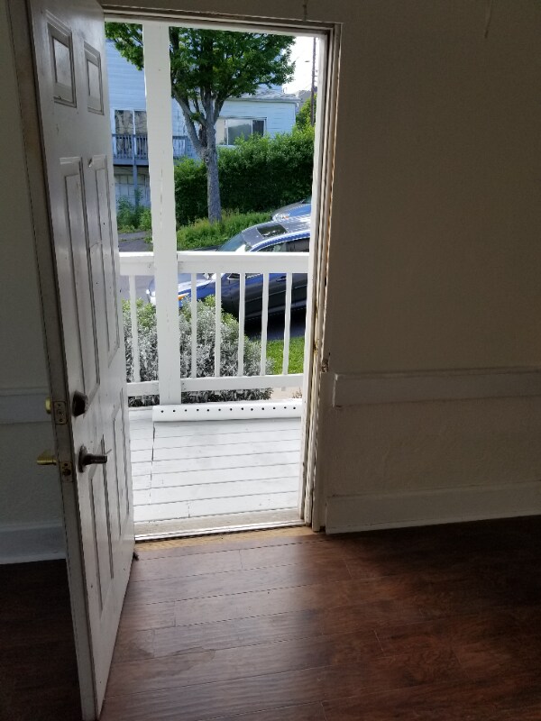 Foto del edificio - 448 Taylor Ave