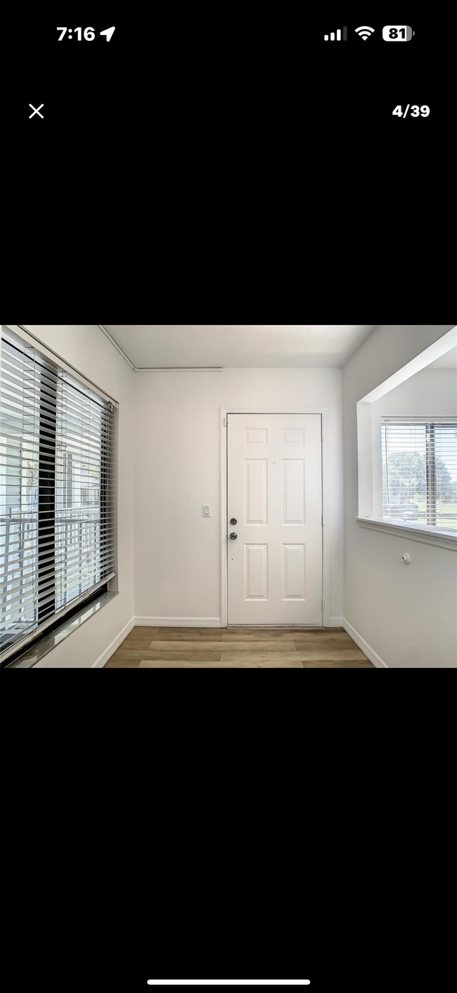 Building Photo - 2216 Stonington Ave