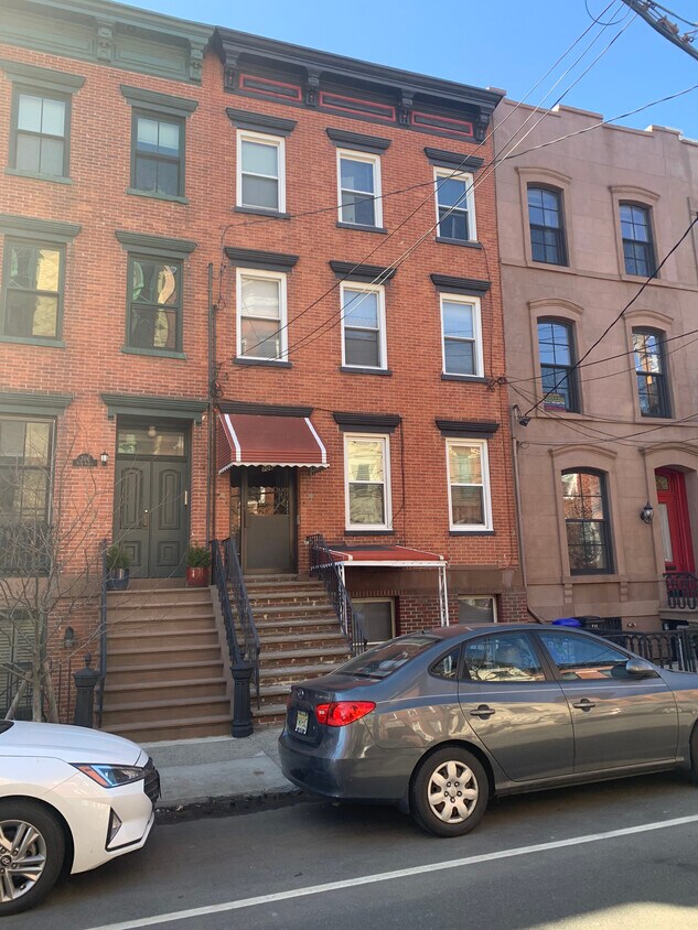 Primary Photo - 708 Park Ave