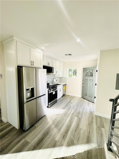 Foto del edificio - 9318 Encino Ave