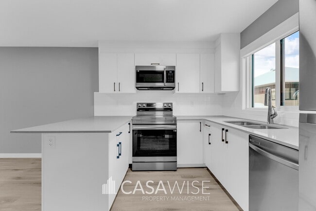 Building Photo - 10248-102157 157 St NW