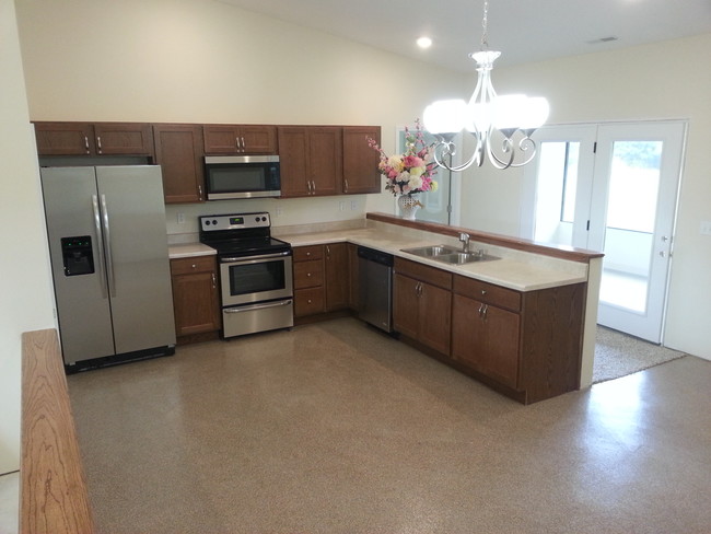 Kitchen and Dining Area - 11634 Norman Rd
