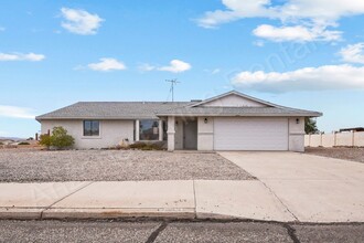 Building Photo - 2699 Smoketree Ave N