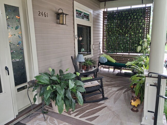 Foto del edificio - 2461 Fairview Ave