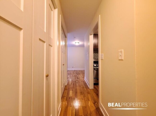 Foto del edificio - 0 bedroom in CHICAGO IL 60614