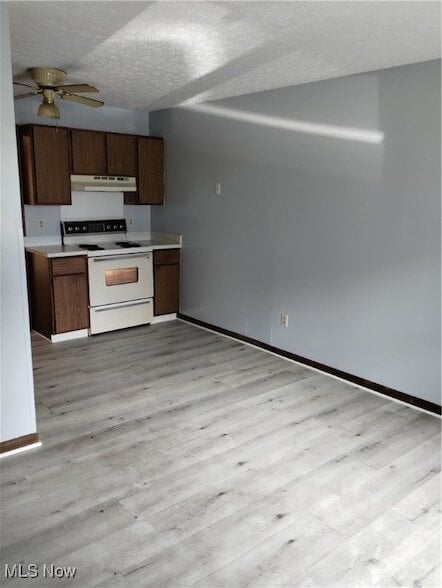 Building Photo - 31 1/2 Elm Street Unit