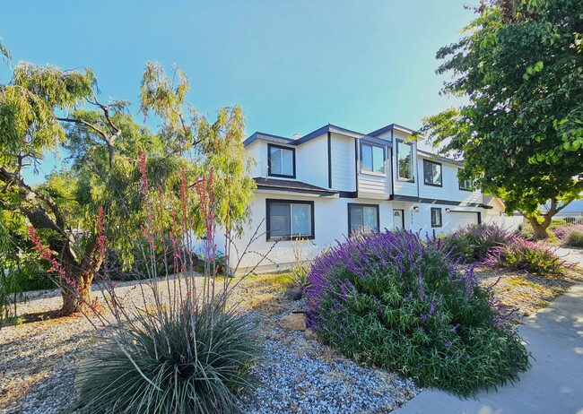 Building Photo - Amazing 2-Story 4 Bedrooms Home in Beautif...