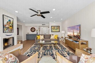 Building Photo - 8175 E Del Cuarzo Dr