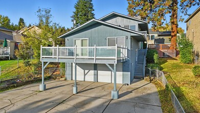 Building Photo - 820 S Liberty Dr