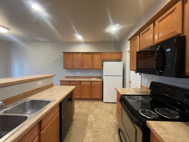 Foto del edificio - 2614-2616 SW Cascade Mountain Ln