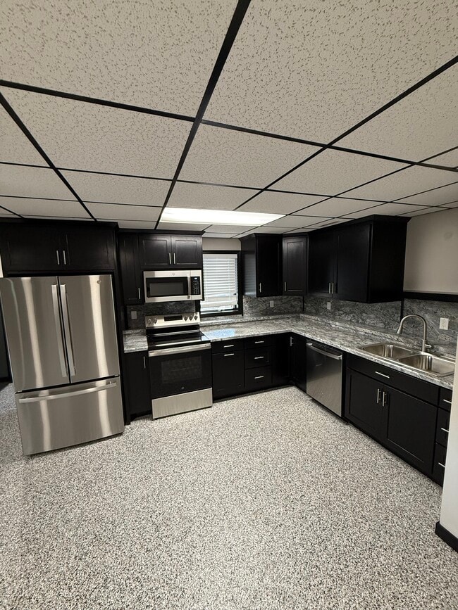 Building Photo - 809 County Rd 2 S