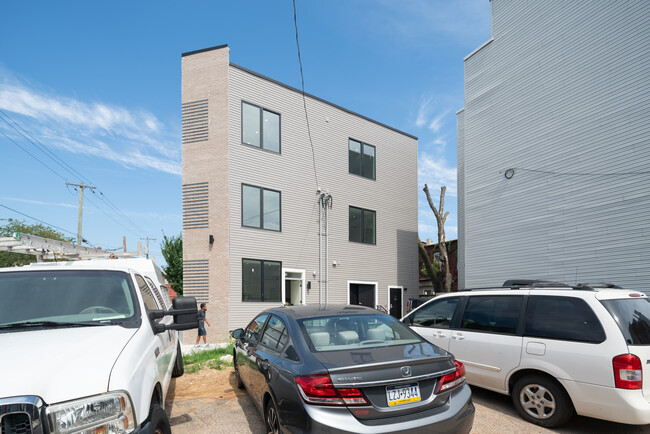 Building Photo - 2301 Frankford Ave