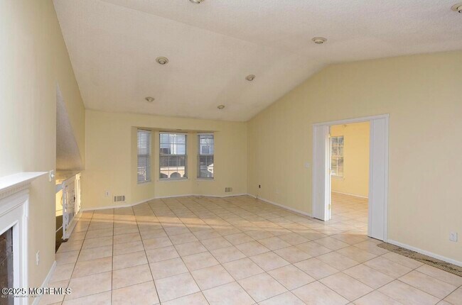 Building Photo - 48 Tulip Ln