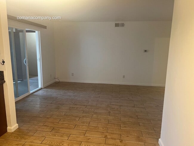 Building Photo - Beautiful 2 bedroom Condo