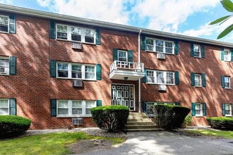 Building Photo - 207 Samoset St