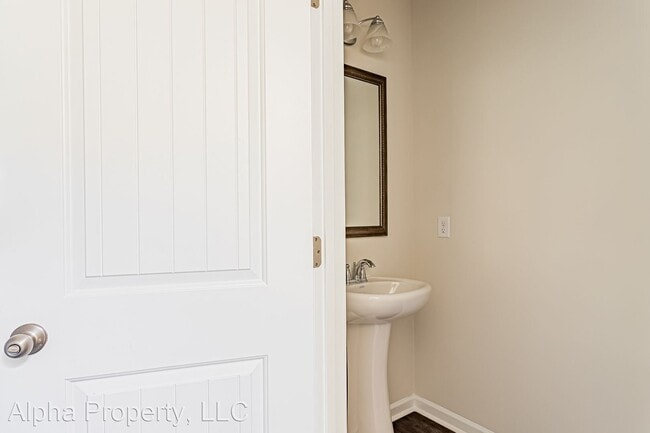 Building Photo - 3 br, 2.5 bath House - 1042 Silverbend Trl